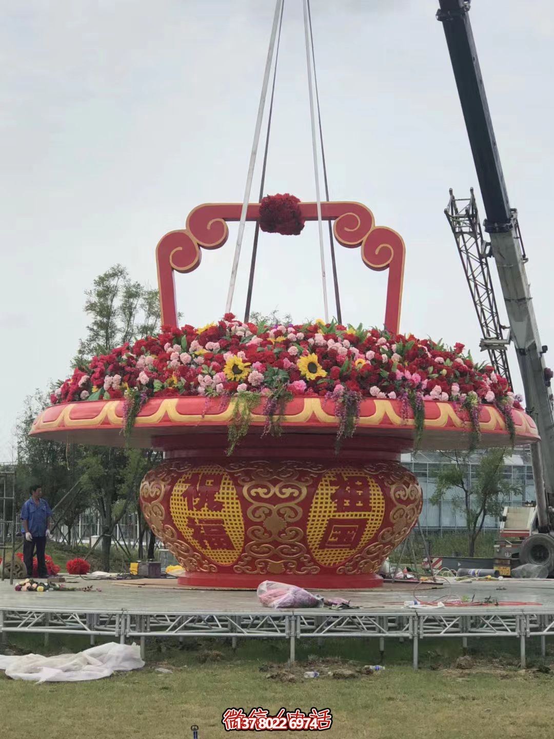 玻璃钢彩绘仿真花朵国庆大花篮雕塑