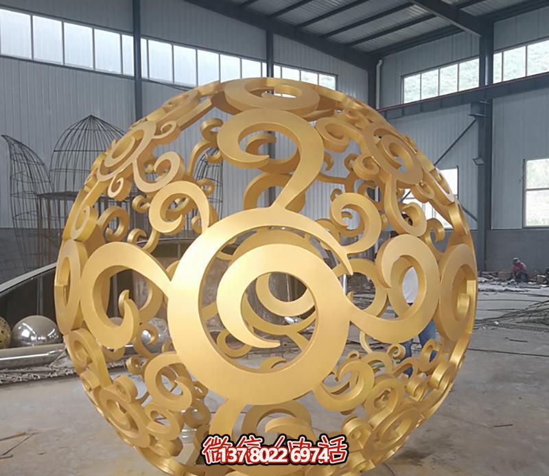 户外不锈钢鎏金镂空球雕塑