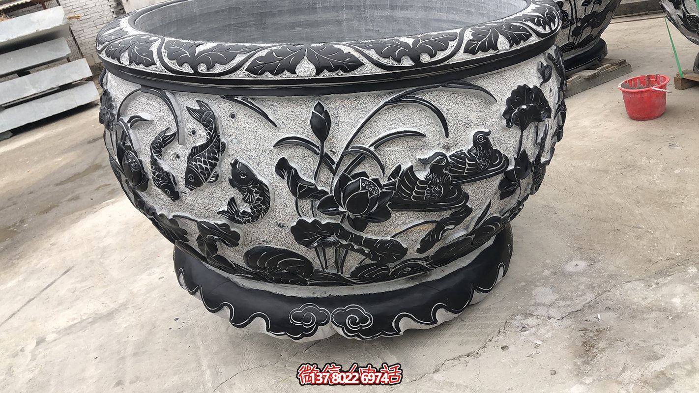 雅致的自然艺术--青石缸荷花浮雕雕塑