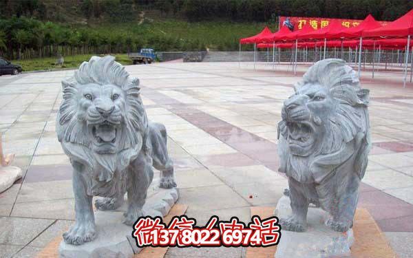 大型石雕狮子雕塑，给景区带来浓厚的历史氛围