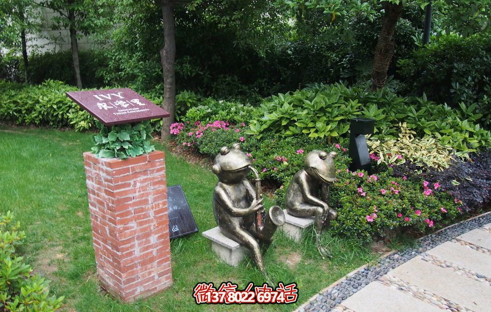 唯美青蛙雕塑,用不锈钢增添公园景色 唯美青蛙雕塑,用不锈钢增添公园景色