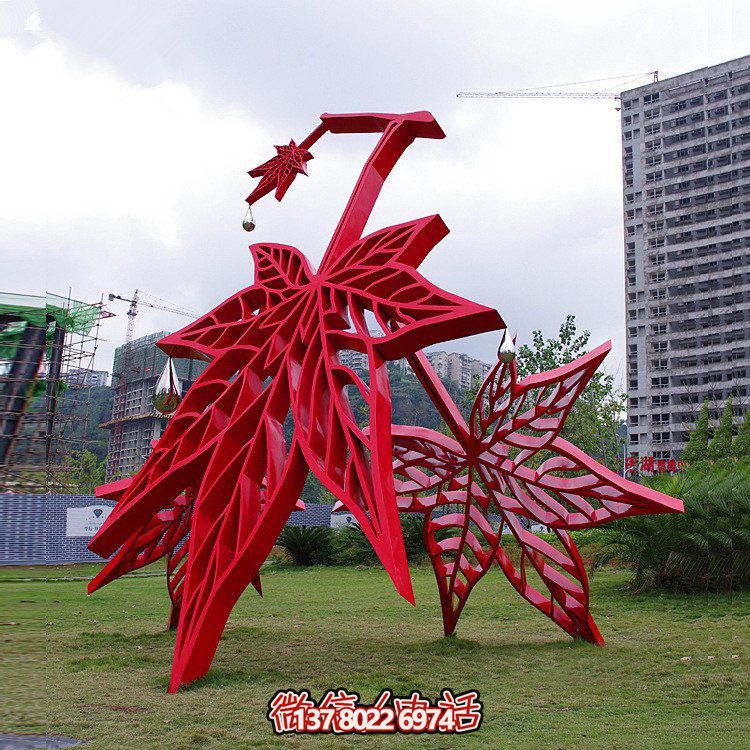 红色不锈钢枫叶景观雕塑，精美绝伦