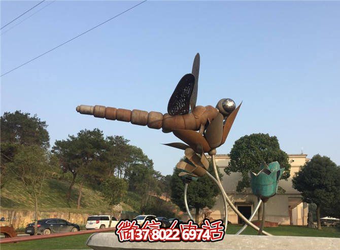大型不锈钢蜻蜓雕塑——做旧风情点缀景区
