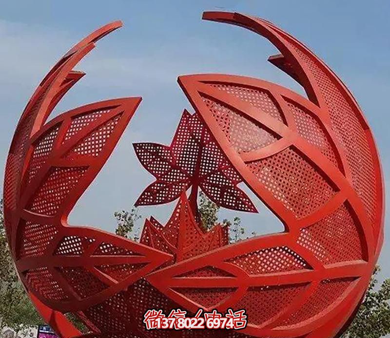 不锈钢枫叶球形雕塑，点缀广场景观