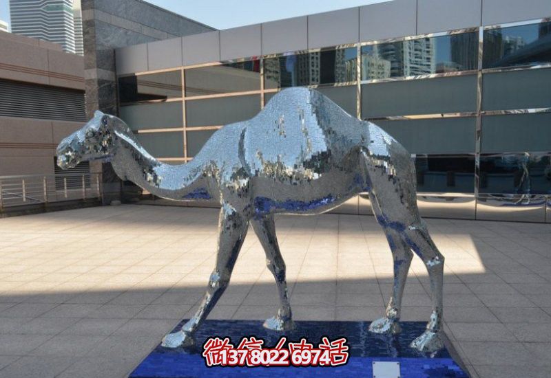 不锈钢骆驼雕塑，为广场添彩