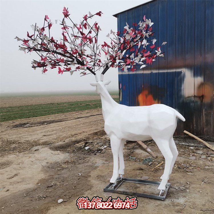 玻璃钢雕塑梅花鹿，为户外园林景观增添抽象美感