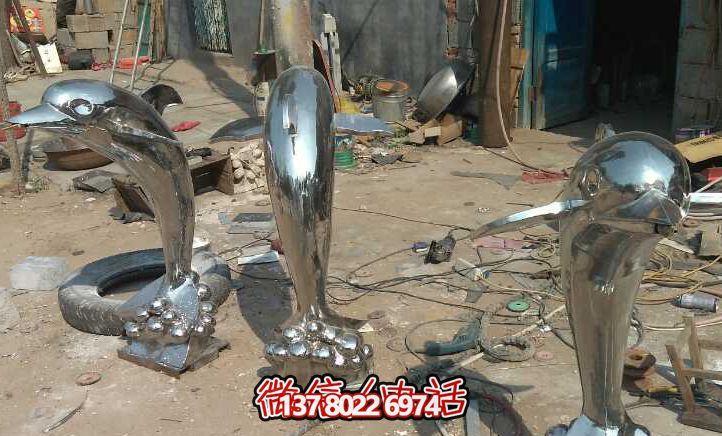 不锈钢海豚雕塑——点缀花园，增添宁静之美