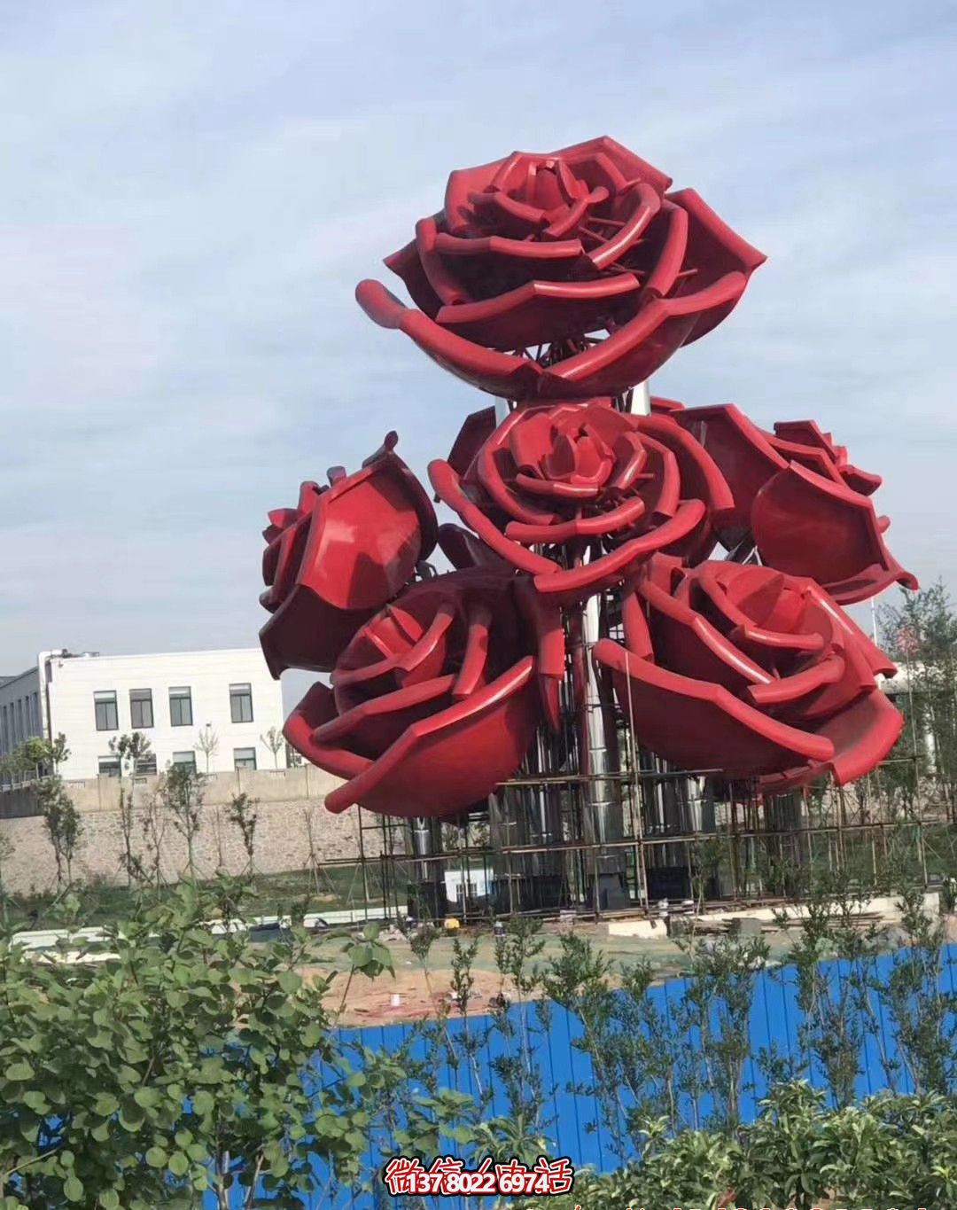 红色玫瑰不锈钢创意雕塑——美化广场，增添惊喜