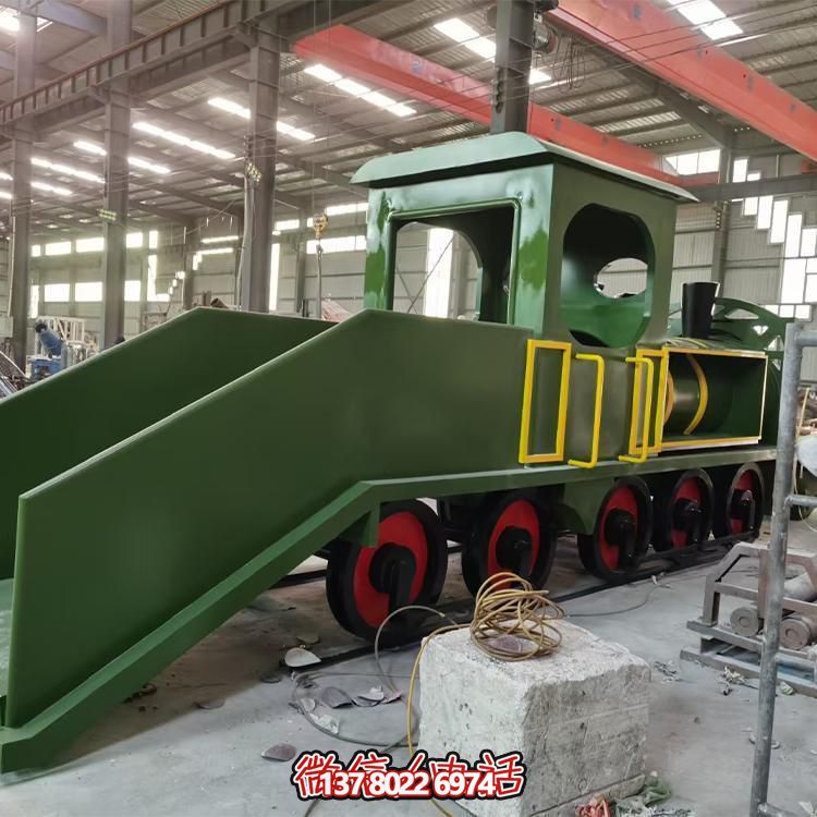 精致不锈钢车头雕塑，给游乐园增添时尚色彩