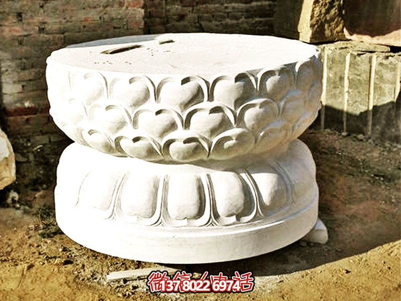 汉白玉制须弥座佛像,以精美圆形饰就古朴寺院 汉白玉制须弥座佛像,以精美圆形饰就古朴寺院