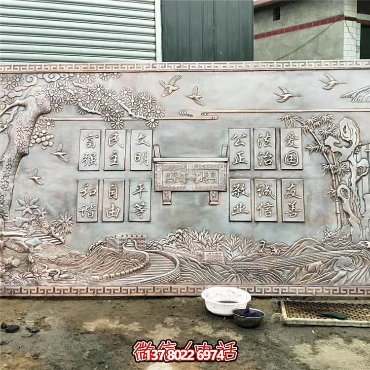 集大型浮雕画、壁画、铜雕塑于一体的公园展馆