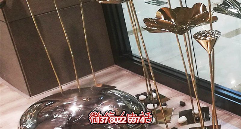 室内装饰莲蓬雕塑，用不锈钢鹅卵石点缀