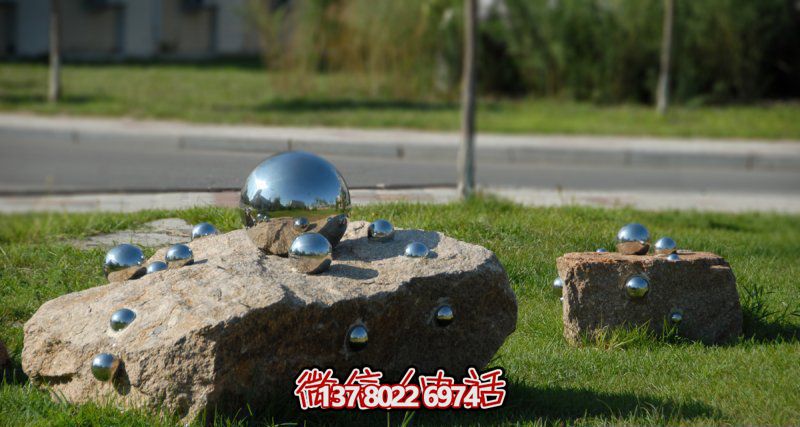 雕塑般的不锈钢球体，带给您不一样的公园创意
