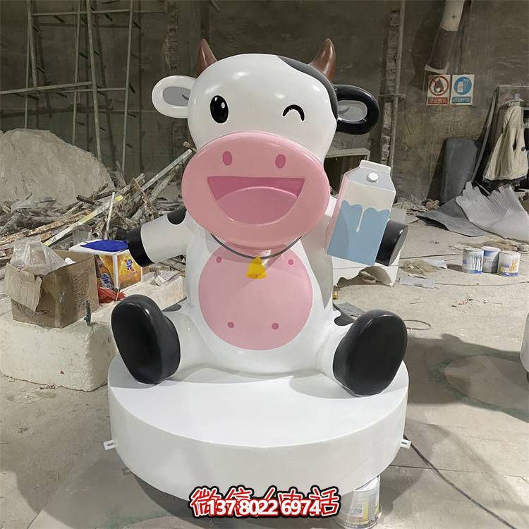 玻璃钢雕塑，营造优雅卡通奶牛公仔气氛