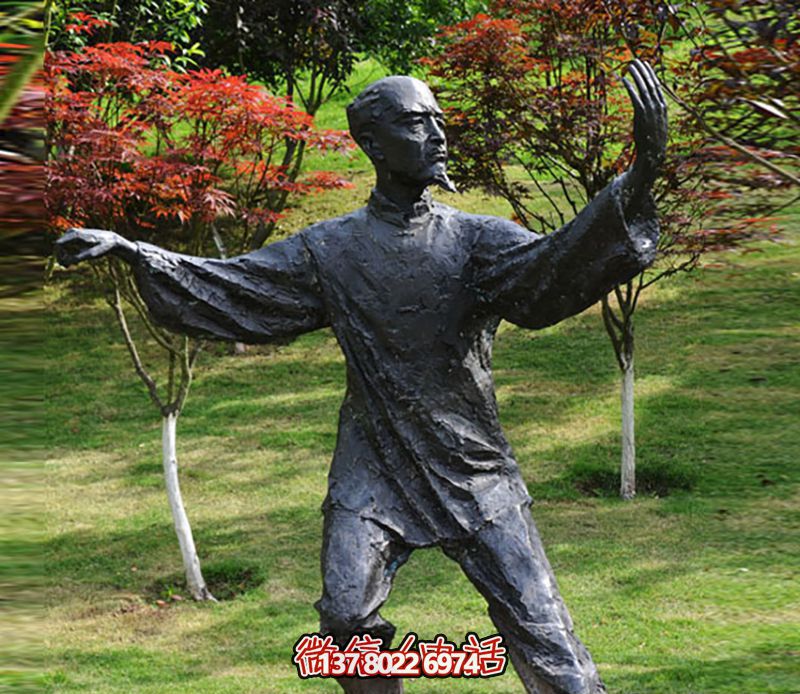 公园太极铜雕装饰，增添运动人物气息