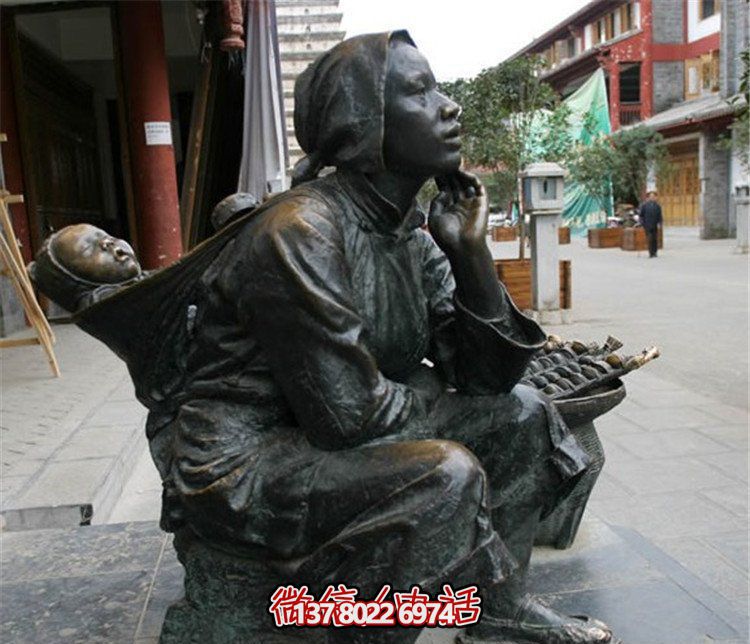 街边创意铜雕母子竹楼雕塑