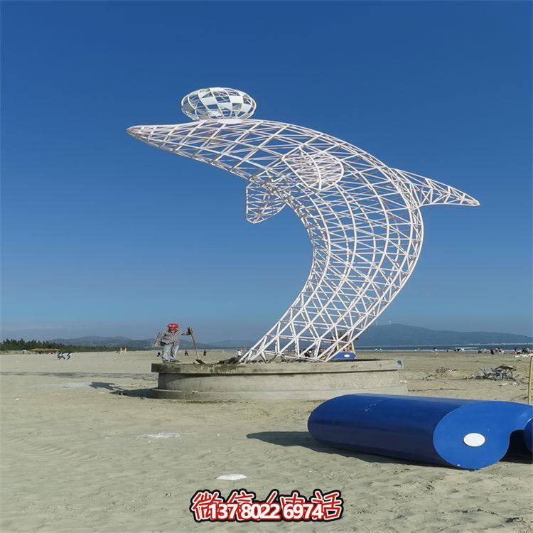 不锈钢海豚镂空雕塑，点缀大型景观广场