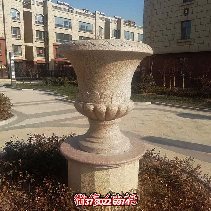 欧式装饰石雕花盆,让您的小区更添靓丽 欧式装饰石雕花盆,让您的小区更添靓丽