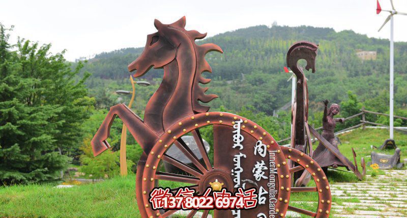 紫铜风情景区——雕塑与马车的自然融合