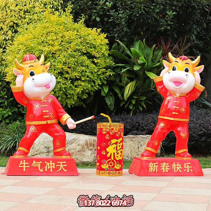 红色牛雕玻璃钢玻璃钢庭院装饰，喜迎新春