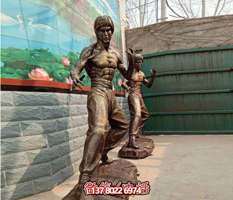 “李小龙雕塑从电影院到广场,功夫明星永存” “李小龙雕塑从电影院到广场,功夫明星永存”