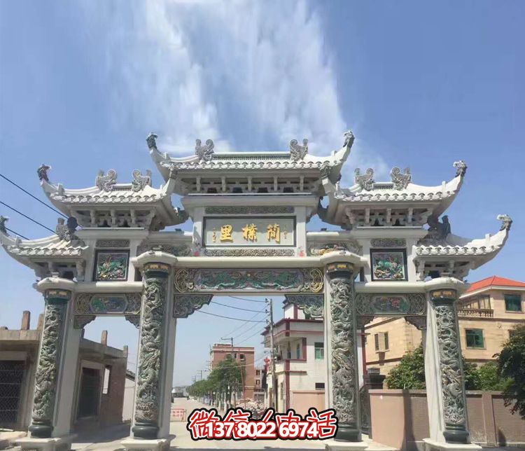 村庄大型喷漆三门五楼牌坊石雕 村庄大型喷漆三门五楼牌坊石雕