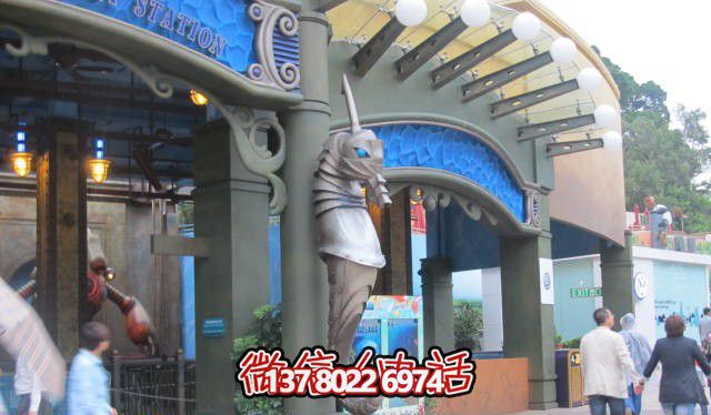 游乐场石柱上摆放的玻璃钢创意海马雕塑 游乐场石柱上摆放的玻璃钢创意海马雕塑