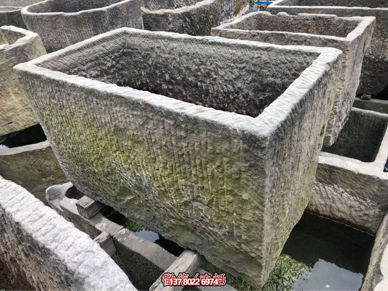 鱼缸麻花木箱青石花盆雕塑