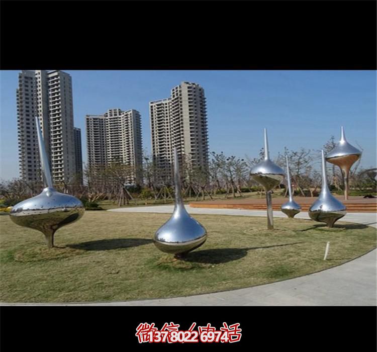 城市草坪不锈钢镜面造型各异的水滴雕塑 城市草坪不锈钢镜面造型各异的水滴雕塑