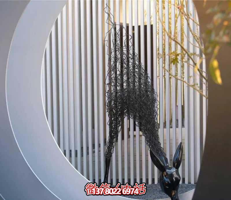不锈钢抽象低头的鹿头黑色长颈鹿雕塑 不锈钢抽象低头的鹿头黑色长颈鹿雕塑