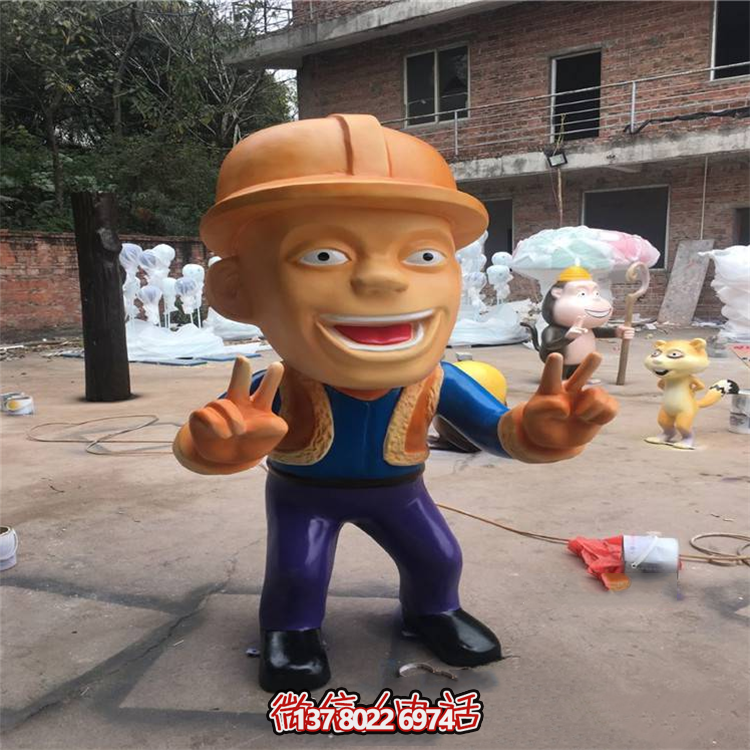 光头强玻璃钢雕塑，比v的光头强