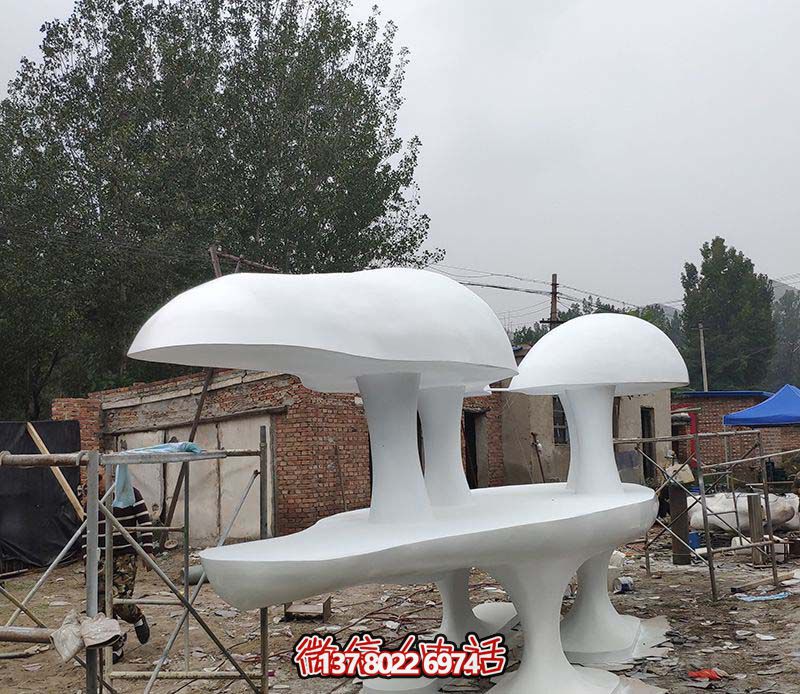 大理石公园蘑菇云朵雕塑
