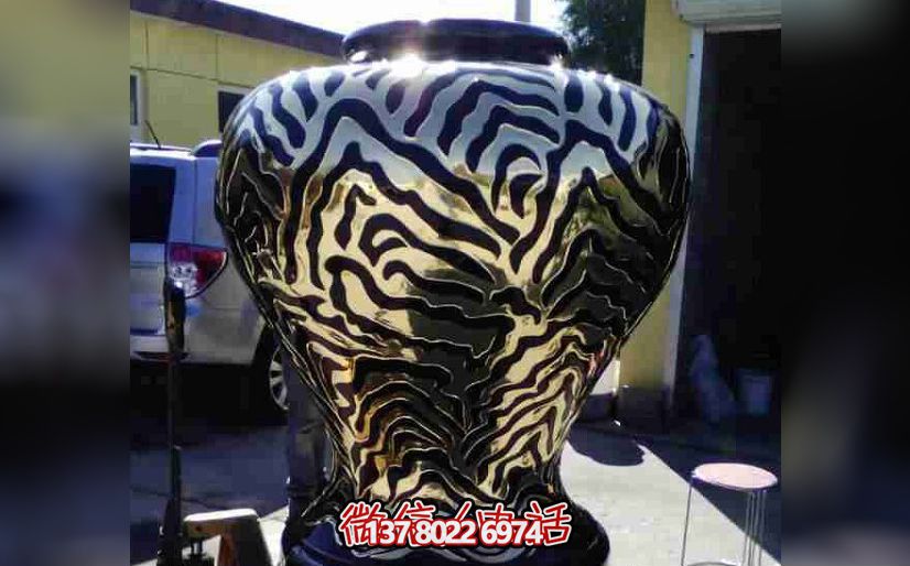 酒店花园摆放鎏金工艺玻璃钢花瓶雕塑 酒店花园摆放鎏金工艺玻璃钢花瓶雕塑