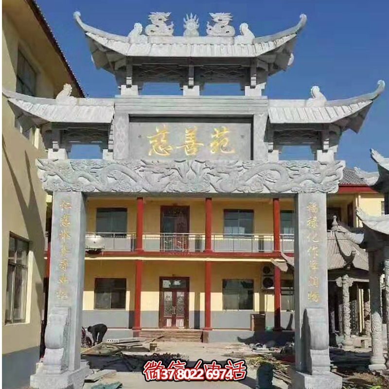 青石村口前摆放单门牌楼石牌坊 青石村口前摆放单门牌楼石牌坊