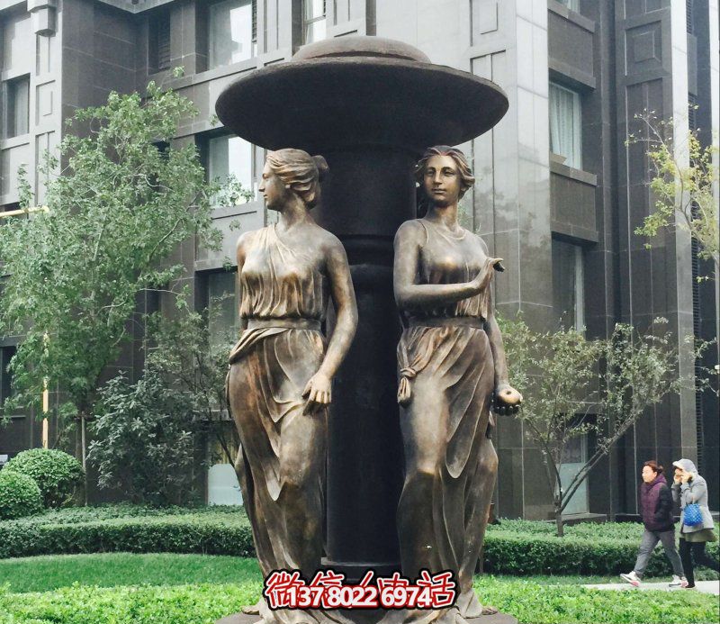 景区街道创意铜雕站在凉亭下的女人雕塑 景区街道创意铜雕站在凉亭下的女人雕塑