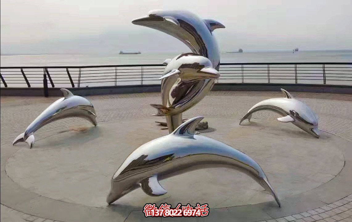 海边创意不锈钢镜面跳跃的海豚雕塑