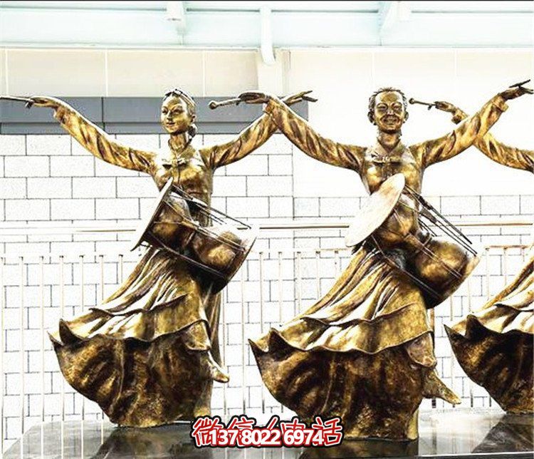 花园摆放少数民族跳舞人物玻璃钢仿铜雕塑